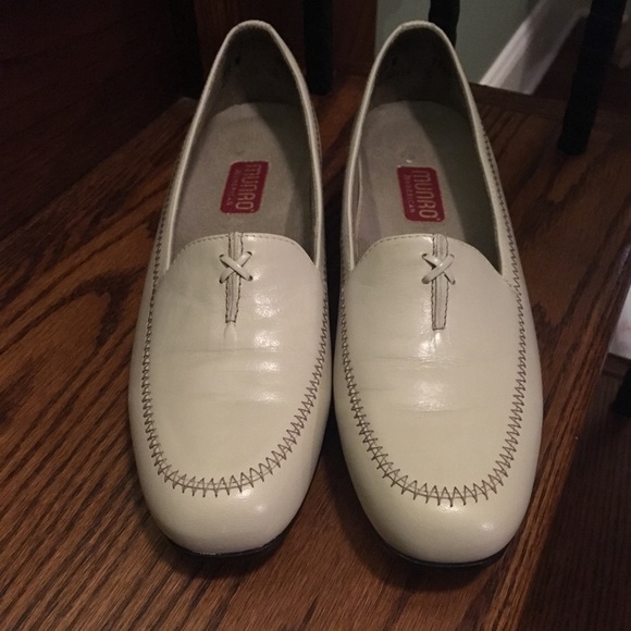 Munro American 6.5 almond stitched loafer - Picture 2 of 6